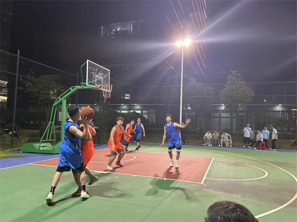 WWW青青草下载時在低碳總部園中秋節籃球賽中勇奪冠軍7