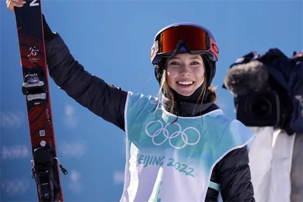 檢測冬奧冠軍穀愛淩滑雪板的顏色，選用什麽設備？