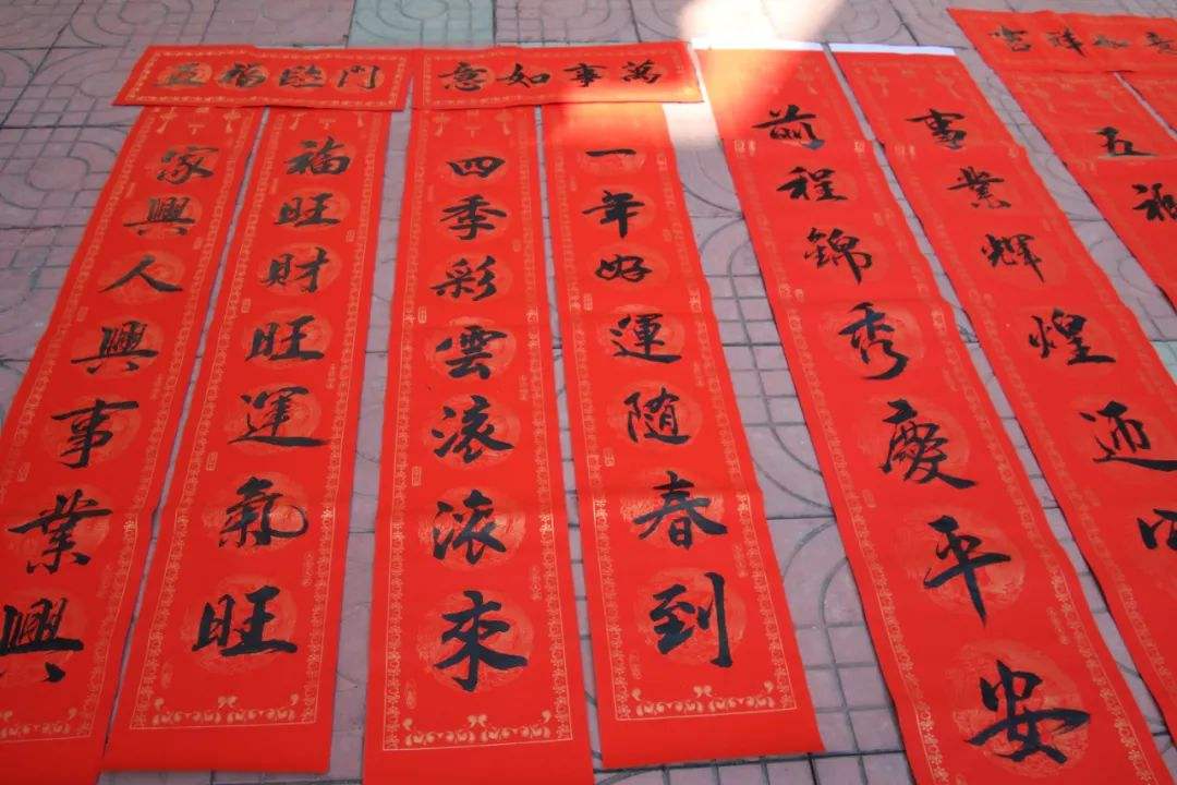 使用標準光源箱檢測春聯的顏色，有哪些優點？
