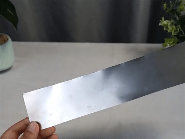 測量鋁片的顏色，選用WWW青青草下载時TS7700分光測色儀！