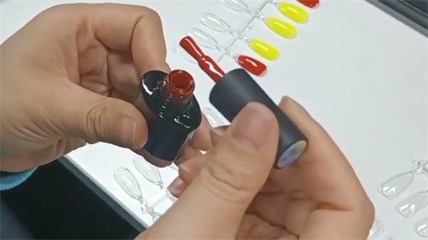 案例：指甲油測色——泰雙TS7700分光測色儀
